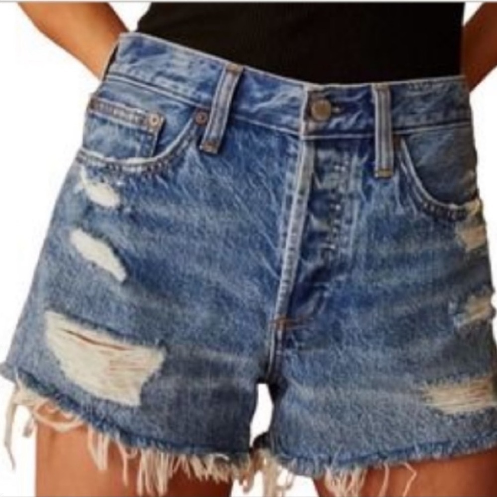 Aritzia Denim Forum Ex boyfriend blue distressed shorts. Size 30. Organic cotton